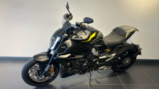 Ducati Diavel V4 - Dark Stealth Yellow (25MY)